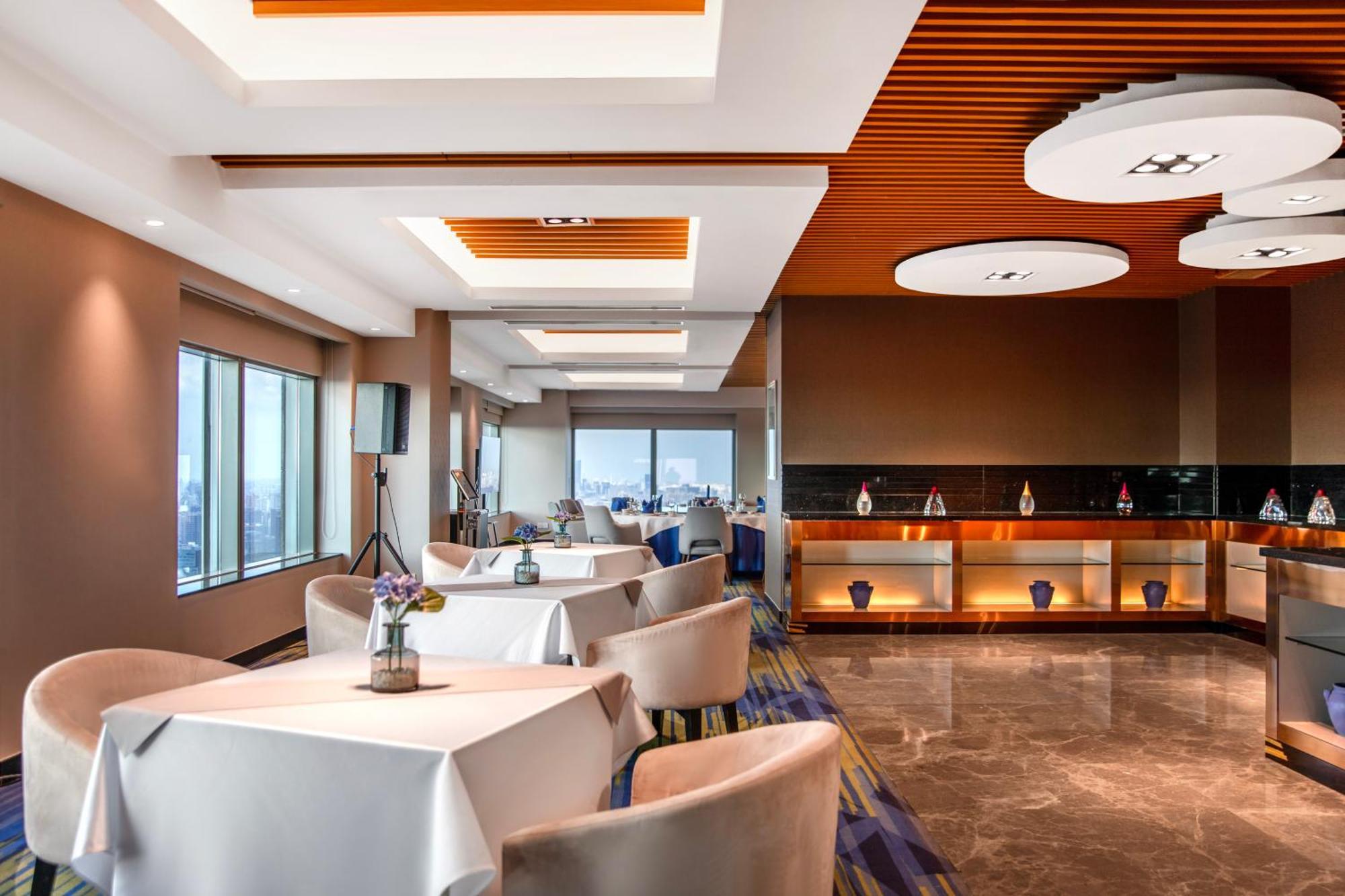 Novotel Atlantis Shanghai - Breakfast In The Clouds With River View In The Revolving Restaurant Dış mekan fotoğraf