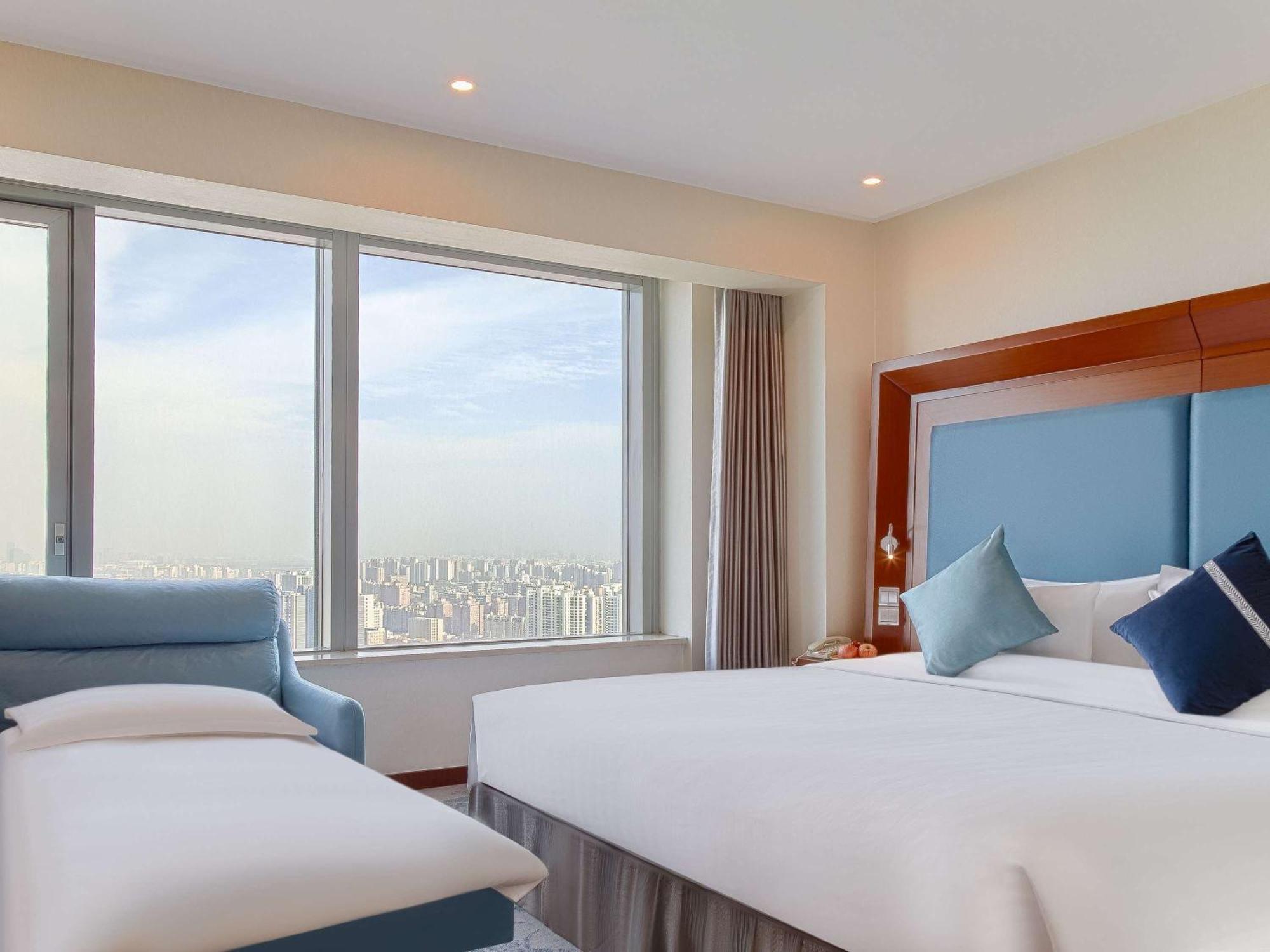 Novotel Atlantis Shanghai - Price And Value Breakfast In The Clouds With River View In The Revolving Restaurant &24H Free Self-Laundry Şanghay Dış mekan fotoğraf