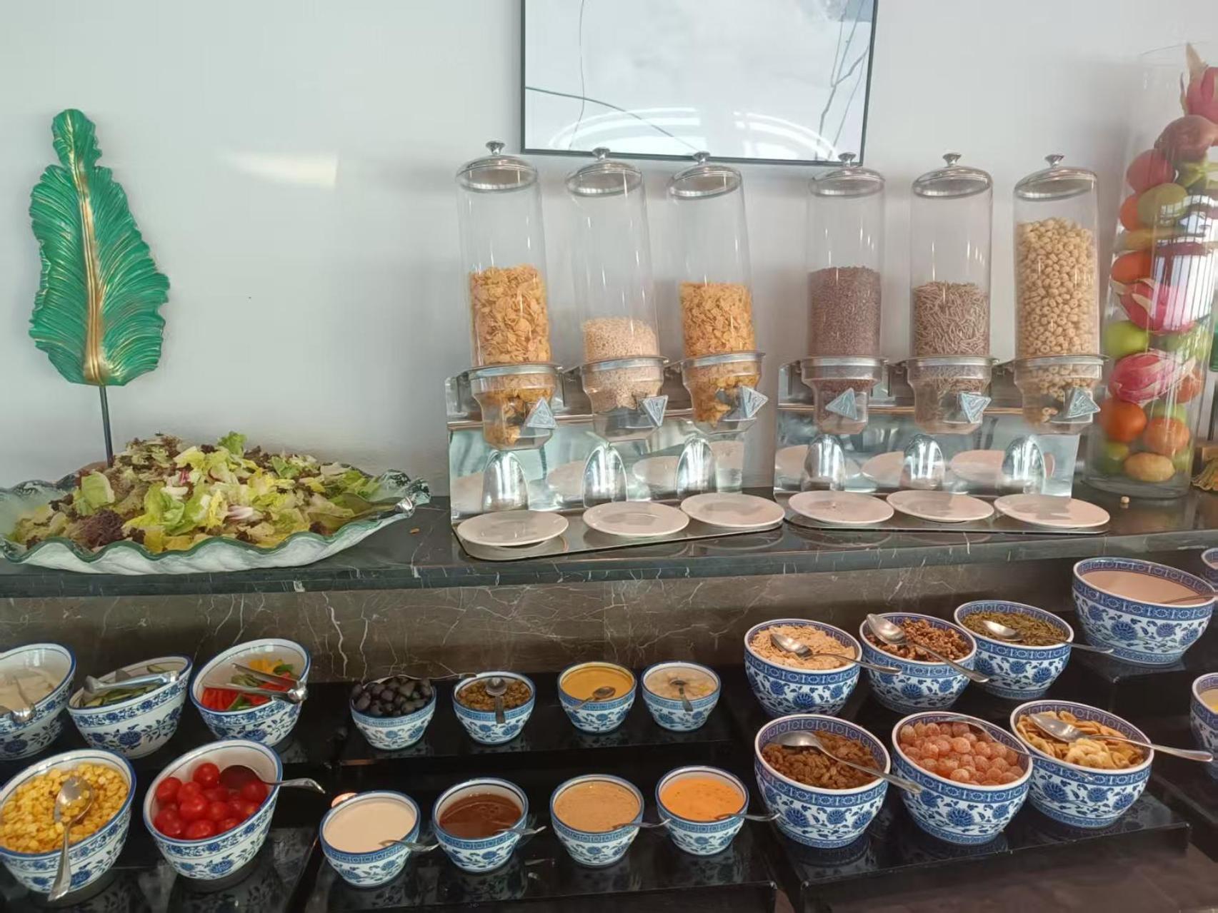 Novotel Atlantis Shanghai - Price And Value Breakfast In The Clouds With River View In The Revolving Restaurant &24H Free Self-Laundry Şanghay Dış mekan fotoğraf