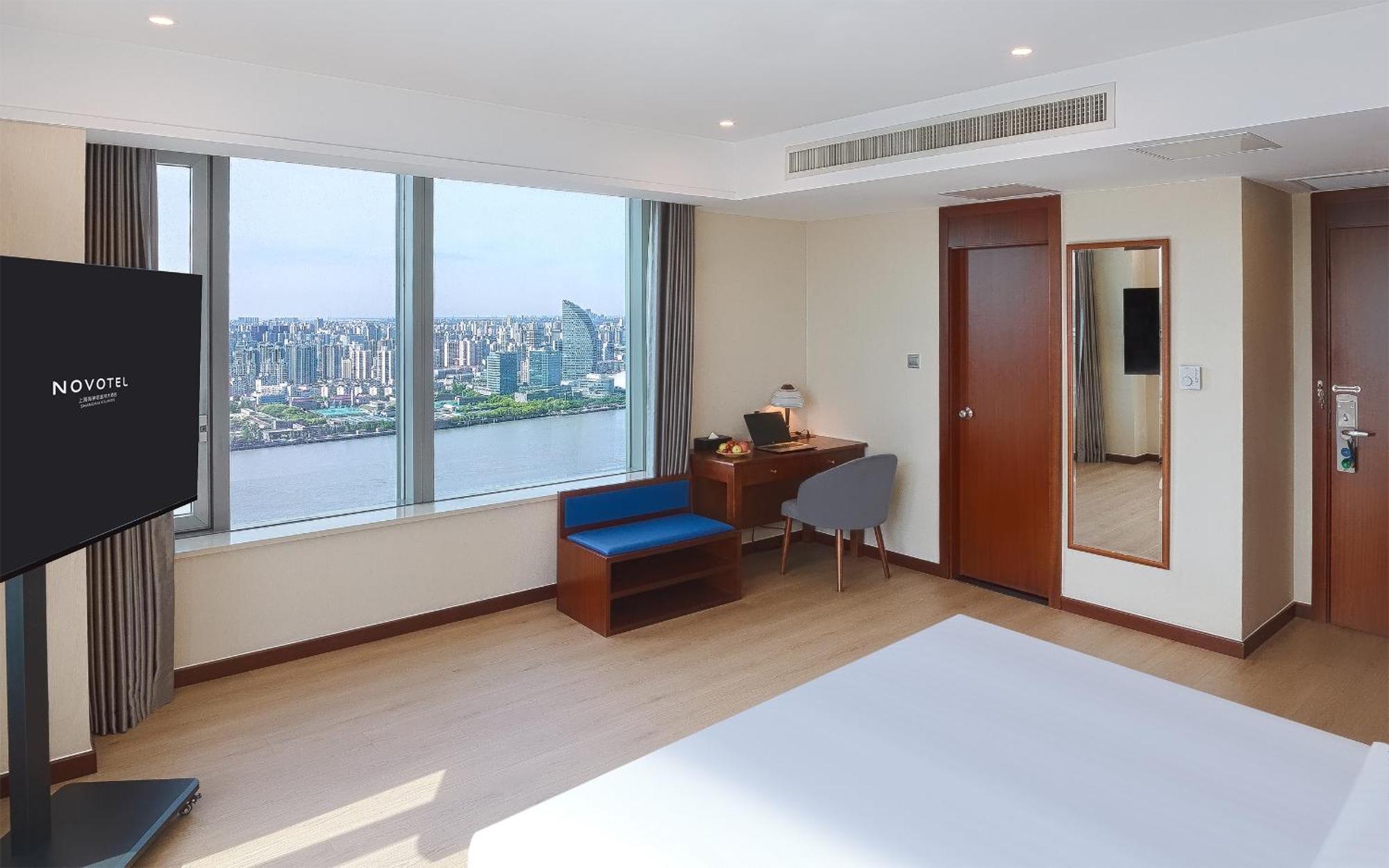 Novotel Atlantis Shanghai - Price And Value Breakfast In The Clouds With River View In The Revolving Restaurant &24H Free Self-Laundry Şanghay Dış mekan fotoğraf